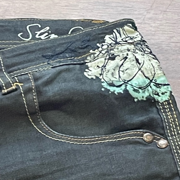 Desigual Embroidered Jeans with Vintage Wash - Picture 8 of 10